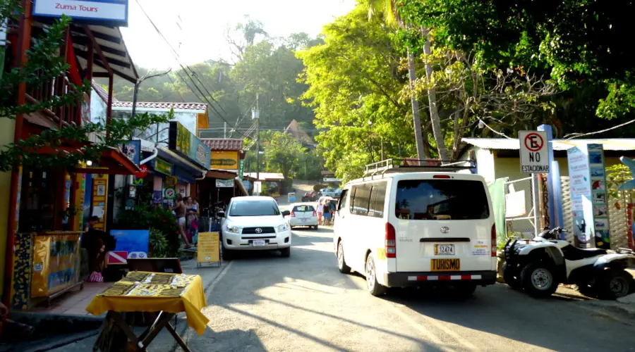 Le village et la plage de Montezuma