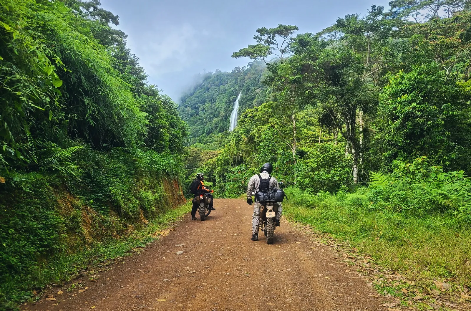Tour Offroad 7 jours à moto · Pura Vida Motorbike
