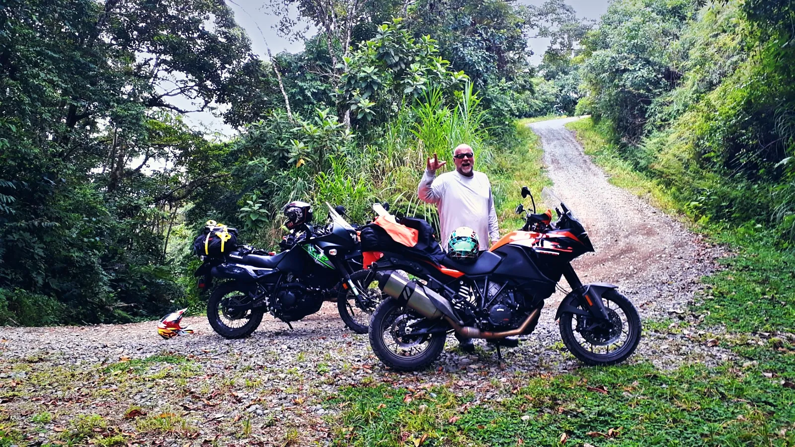 Motos trail prêtes à rouler au Costa Rica
