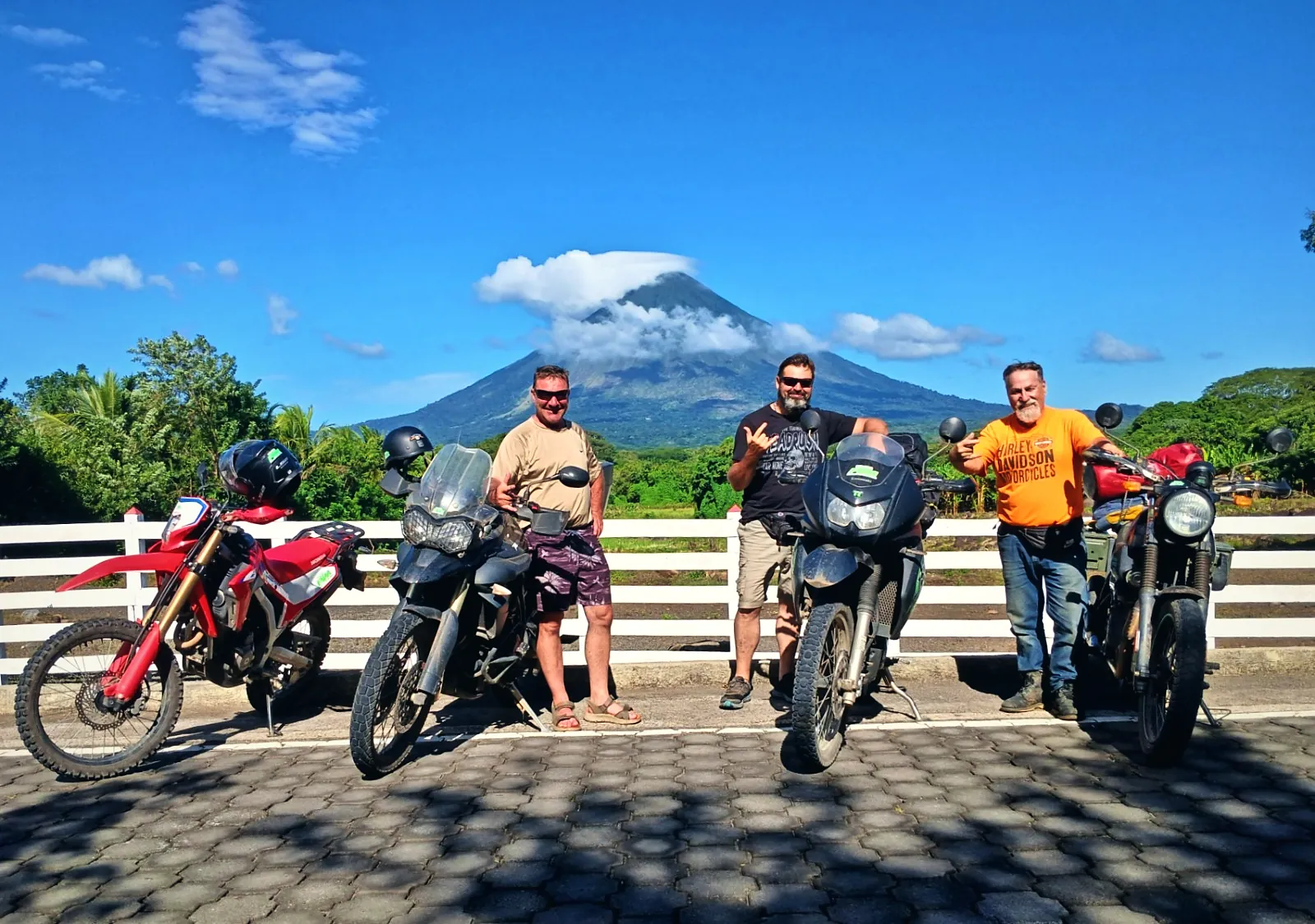 Tour Nicaragua 8 jours à moto · Pura Vida Motorbike